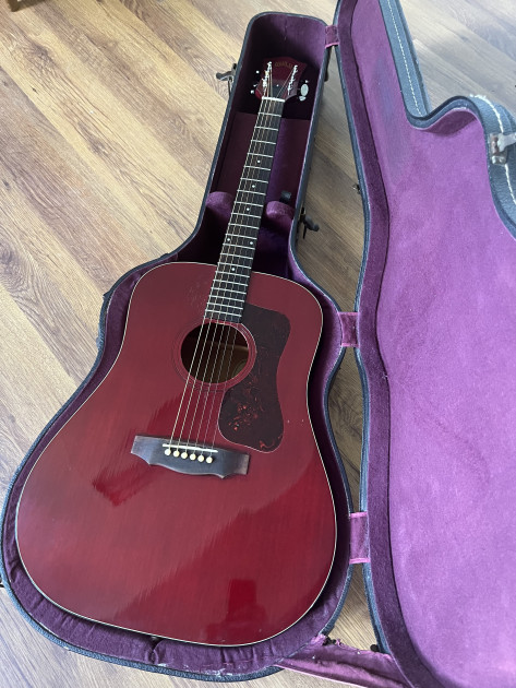 1972 Guild D-25 Cherry + OHSC vintage