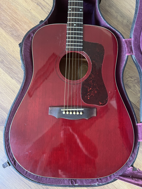 1972 Guild D-25 Cherry + OHSC vintage