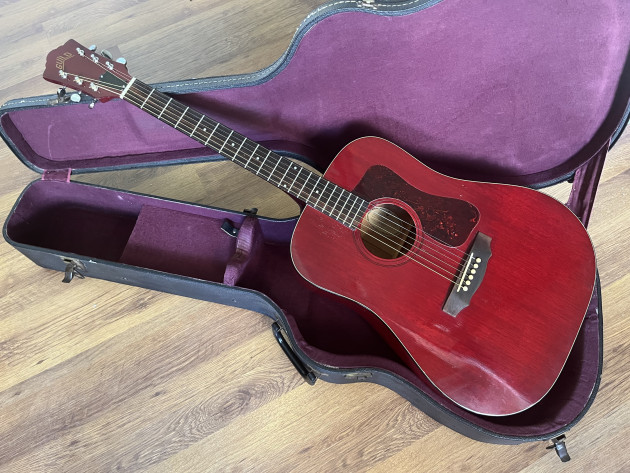 1972 Guild D-25 Cherry + OHSC vintage