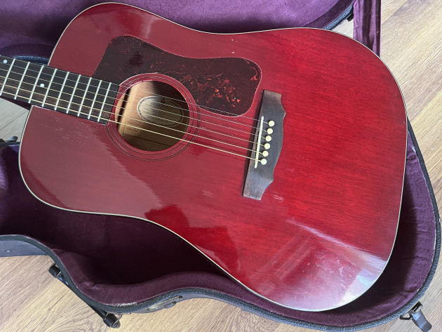 1972 Guild D-25 Cherry + OHSC vintage