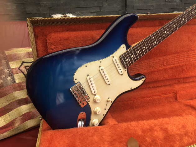 Guitarmy | Fender stratocaster Bonnie Raitt Signature Blue burst